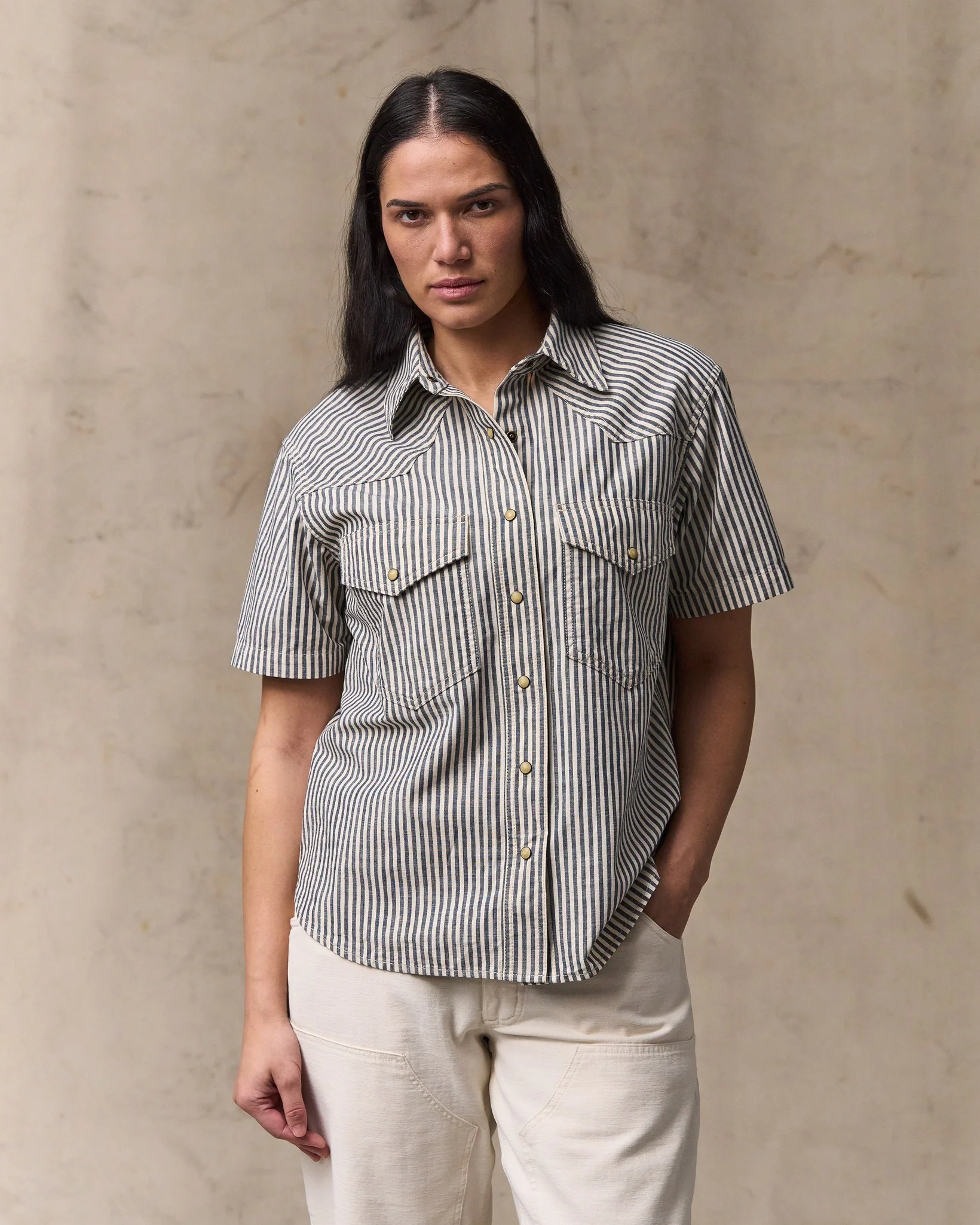 Damen-Shirt mit kurzen Ärmeln aus Chambray im Western-Stil